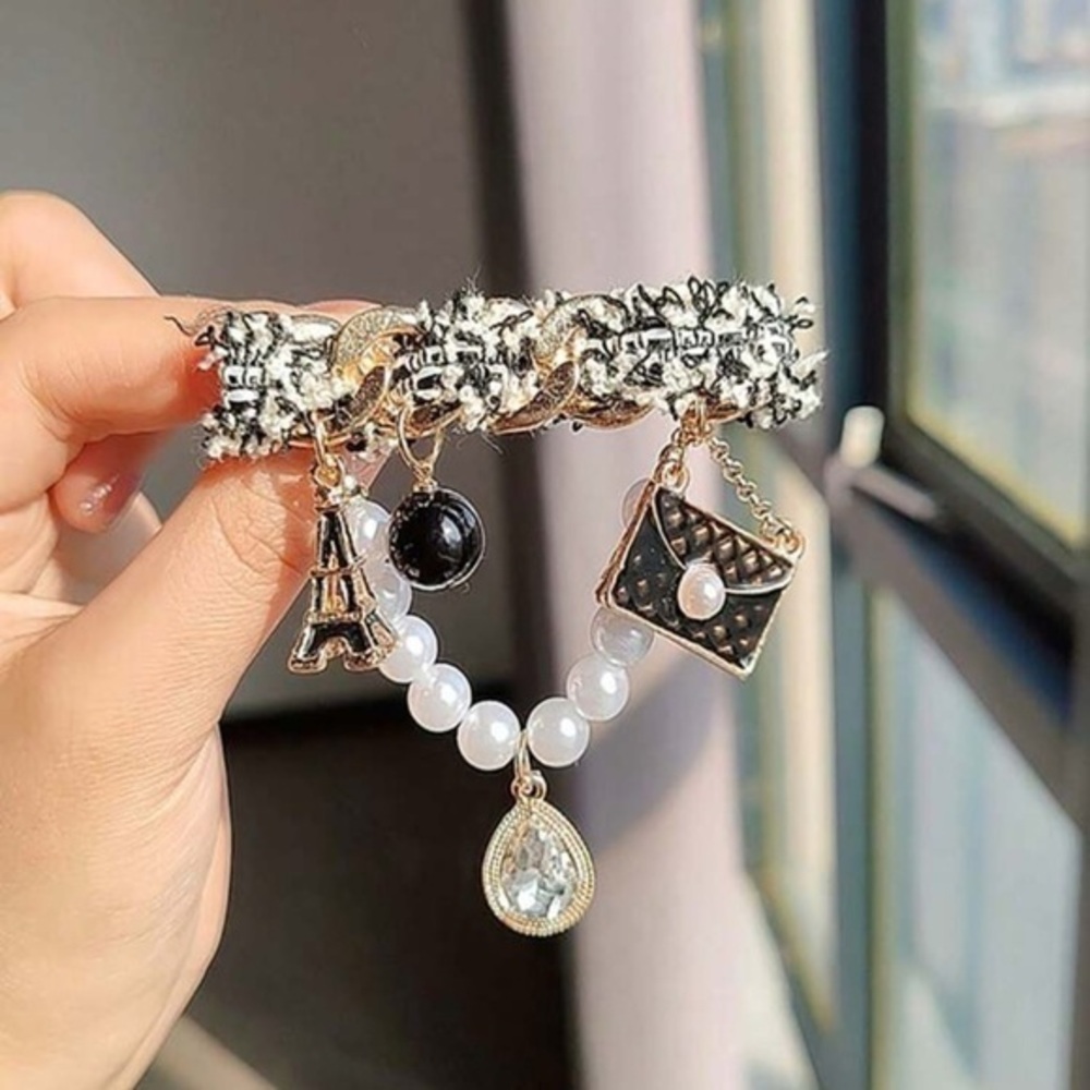 ✨NEW✨ Elegant Black and White Charm Pearl Eiffel Tower Brooch - Picture 1 of 4
